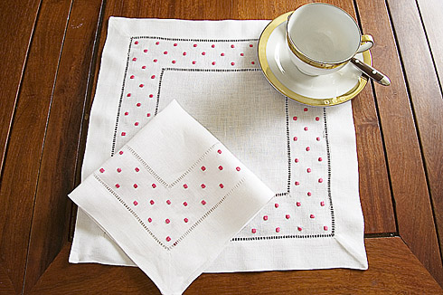 Square Linen Placemat. Fuchsia Pink Polka Dots. 14" square. 1pc.